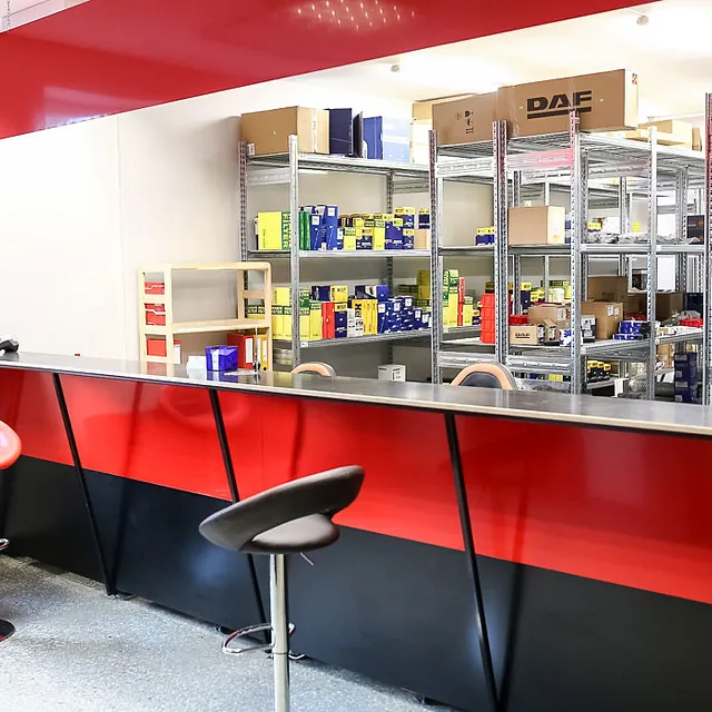 Sunkvežimių detalių parduotuvė