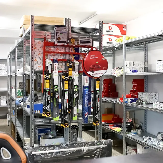 Sunkvežimių detalių parduotuvė