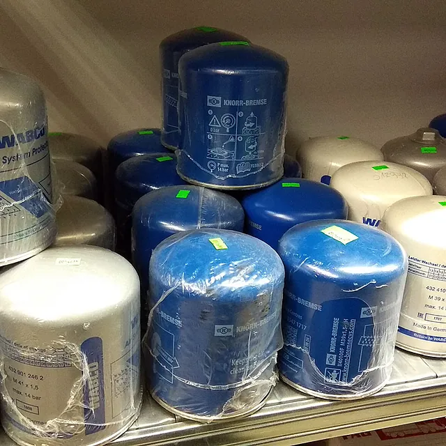 Sunkvežimių detalių parduotuvė