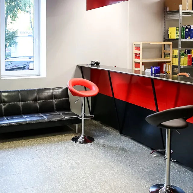 Sunkvežimių detalių parduotuvė