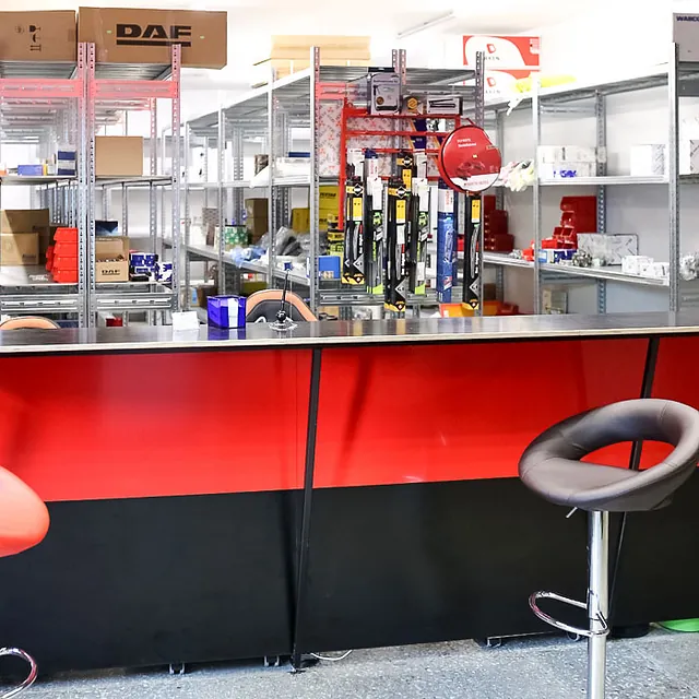 Sunkvežimių detalių parduotuvė